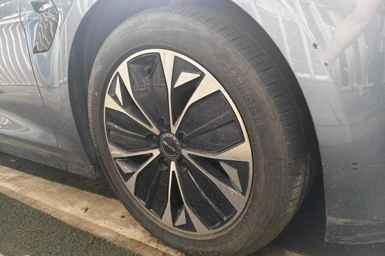 Used BYD Seal 2023 Champion Edition 550km Prestige Model Right Front Wheel Hub