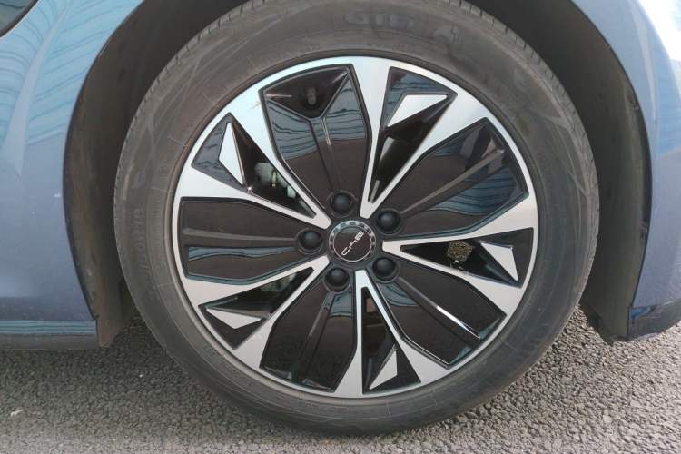Used BYD Seal 2023 Champion Edition 550km Prestige Model Right Front Wheel Hub