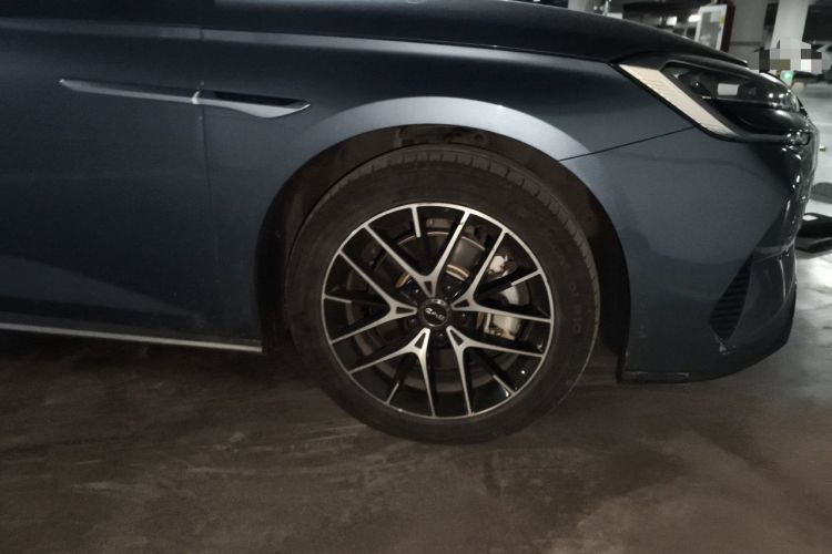 Used BYD Seal 2023 DM-i 1.5L 121km Luxury Model Right Front Wheel Hub