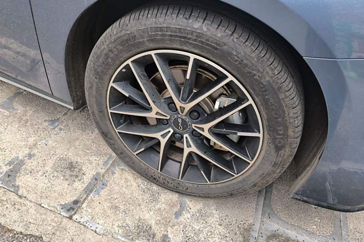 Used BYD Seal 2023 DM-i 1.5T 121km Prestige Model Right Front Wheel Hub