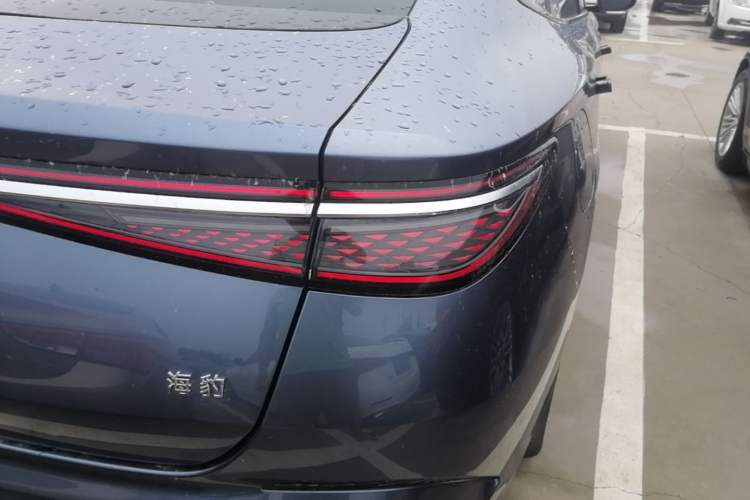 Used BYD Seal 2023 DM-i 1.5T 121km Prestige Model Right Rear Taillight