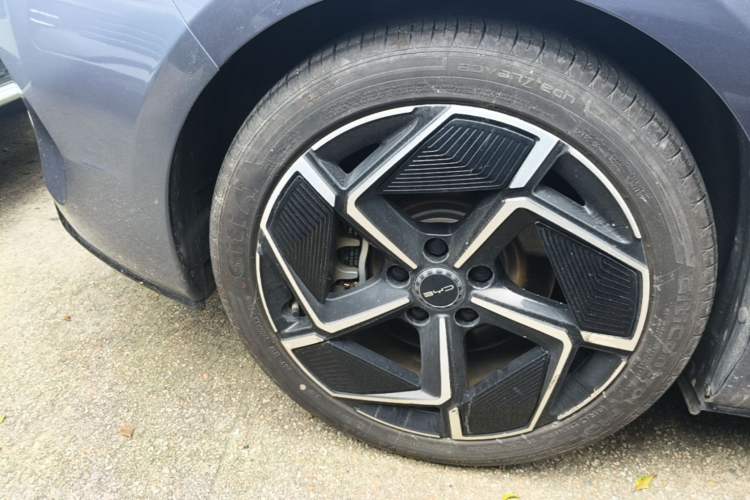 Used BYD Seal 2023 Champion Edition 700km Performance Version Right Rear Wheel Hub