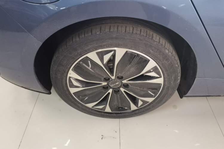 Used BYD Seal 2023 Champion Edition 700km Deluxe Model Right Rear Wheel Hub