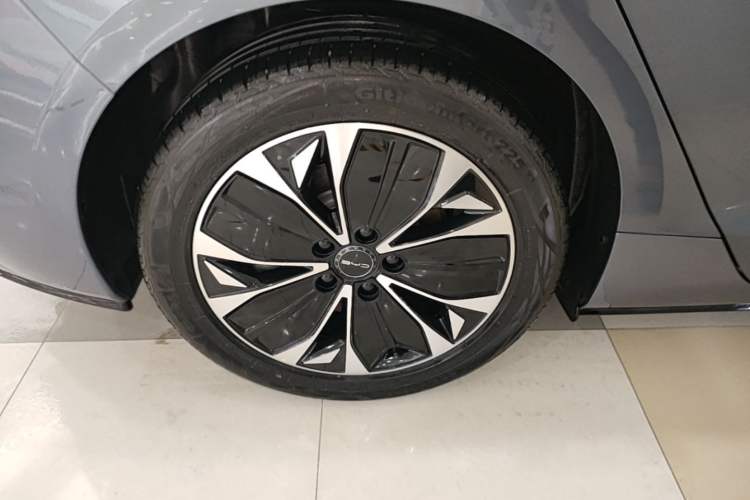 Used BYD Seal 2023 Champion Edition 550km Prestige Model Right Rear Wheel Hub
