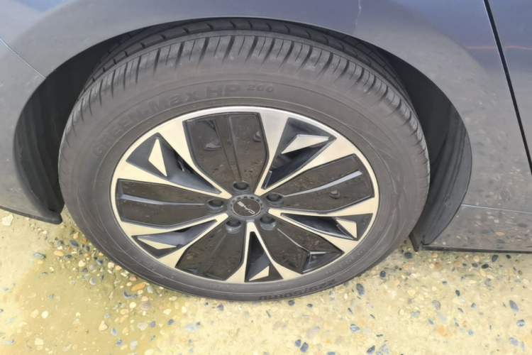 Used BYD Seal 2023 Champion Edition 550km Elite Model Right Rear Wheel Hub
