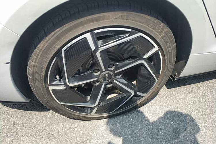 Used BYD Seal 2023 Champion Edition 700km Performance Version Right Rear Wheel Hub