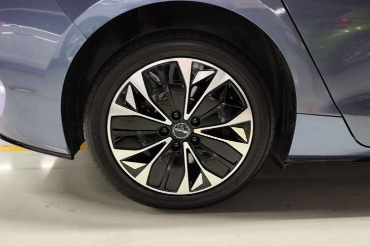 Used BYD Seal 2023 Champion Edition 550km Prestige Model Right Rear Wheel Hub