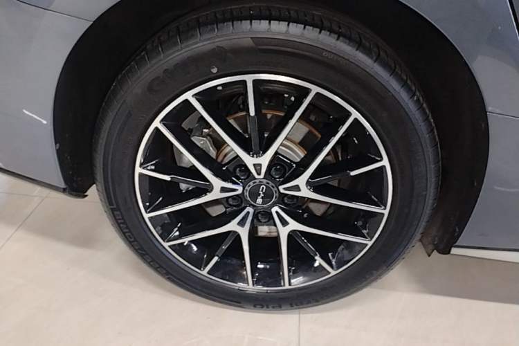 Used BYD Seal 2023 DM-i 1.5L 121km Luxury Model Right Rear Wheel Hub