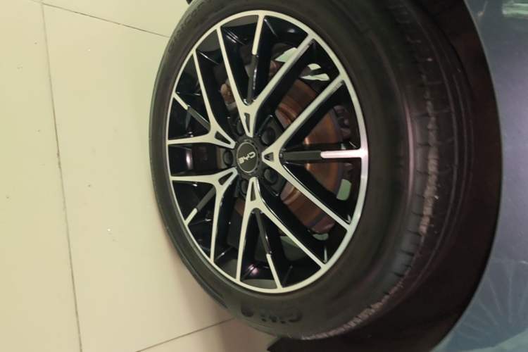 Used BYD Seal 2023 DM-i 1.5T 121km Prestige Model Right Rear Wheel Hub