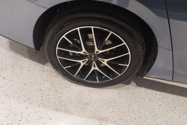 Used BYD Seal 2023 DM-i 1.5L 121km Prestige Model Right Rear Wheel Hub