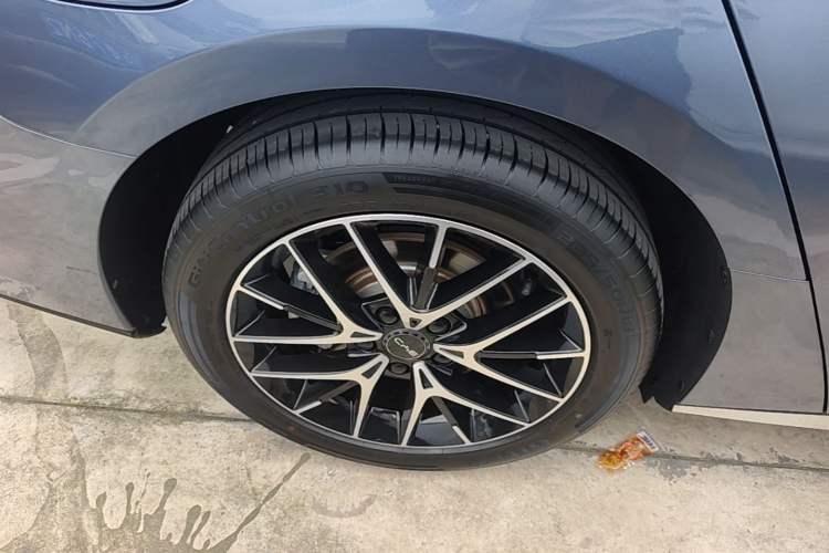 Used BYD Seal 2023 DM-i 1.5T 121km Prestige Model Right Rear Wheel Hub