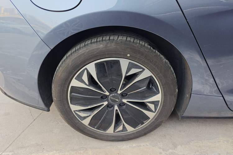 Used BYD Seal 2023 Champion Edition 700km Deluxe Model Right Rear Wheel Hub