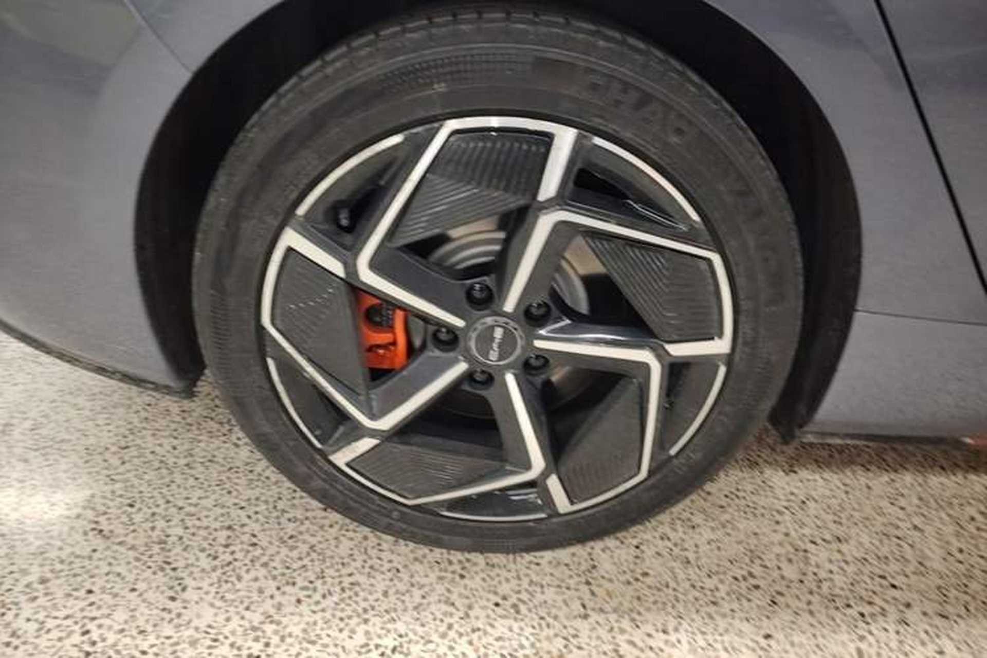 Used BYD Seal 2023 Champion Edition 700km Performance Version Right Rear Wheel Hub