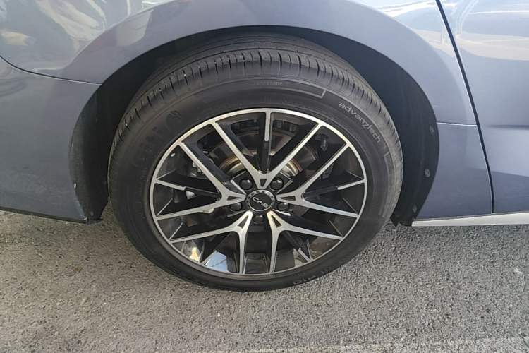 Used BYD Seal 2023 DM-i 1.5T 121km Flagship Model Right Rear Wheel Hub