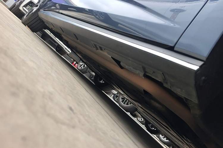 Used BYD Seal 2023 DM-i 1.5T 121km Prestige Model Right Side Sill