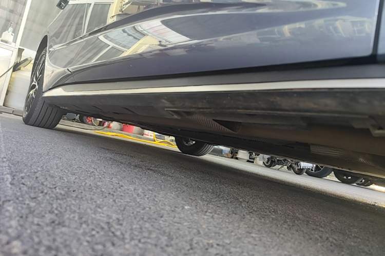 Used BYD Seal 2023 DM-i 1.5T 121km Flagship Model Right Side Sill