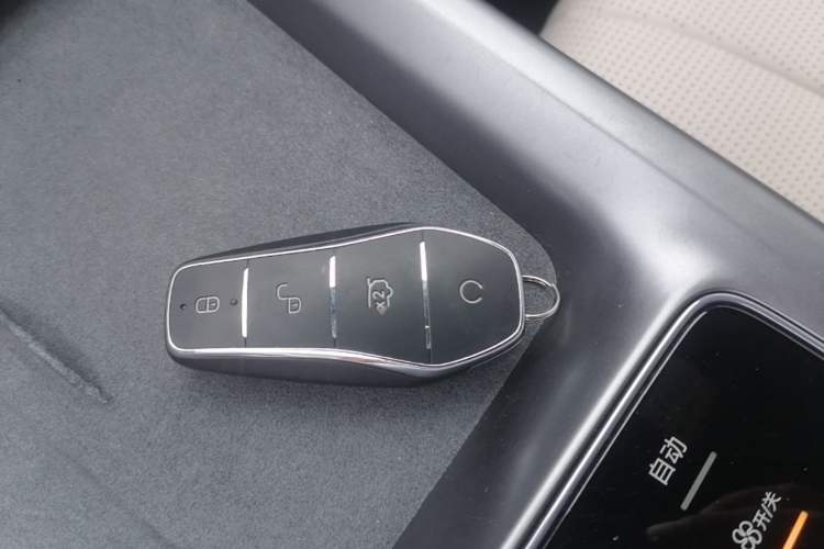 Used BYD Seal 2023 DM-i 1.5T 121km Prestige Model Vehicle Key