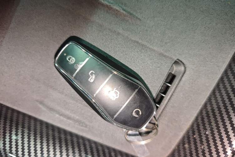 Used BYD Seal 2023 DM-i 1.5T 121km Prestige Model Vehicle Key