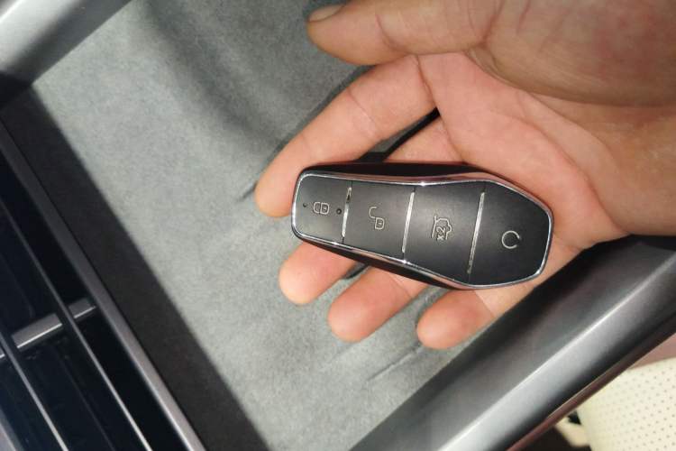 Used BYD Seal 2023 DM-i 1.5L 121km Prestige Model Vehicle Key