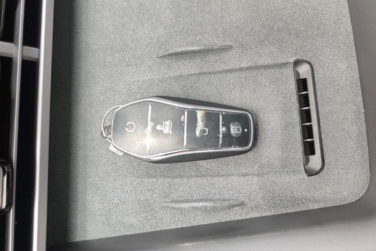 Used BYD Seal 2023 DM-i 1.5T 121km Prestige Model Vehicle Key