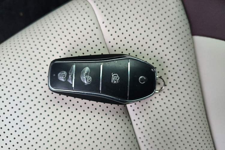 Used BYD Seal 2023 DM-i 1.5T 121km Prestige Model Vehicle Key