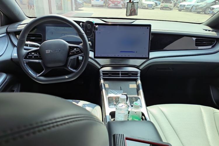 Used BYD Seal 2023 DM-i 1.5L 121km Luxury Model Center Console
