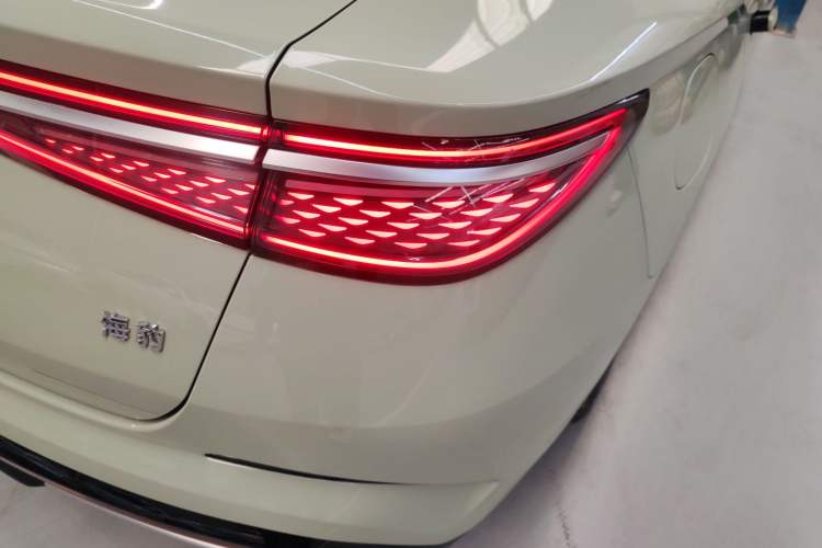 Used BYD Seal 2023 DM-i 1.5T 121km Prestige Model Exterior 3