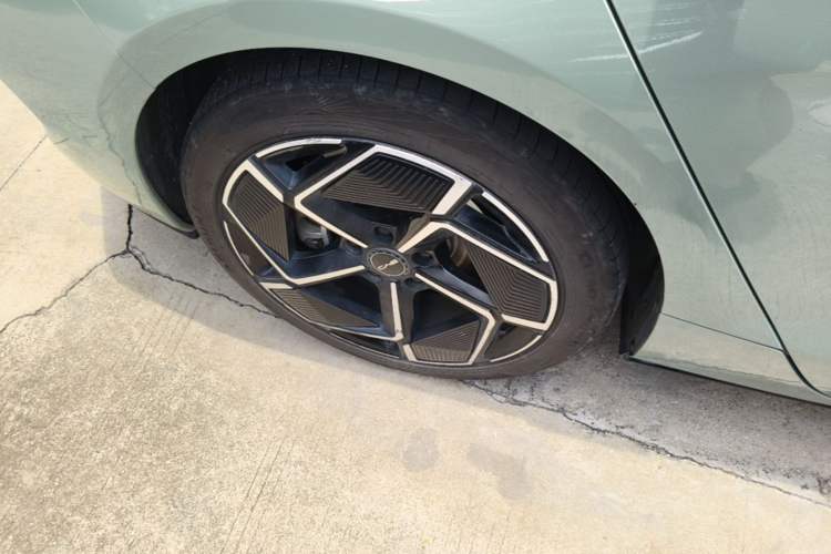 Used BYD Seal 2023 Champion Edition 700km Performance Version Right Rear Wheel Hub