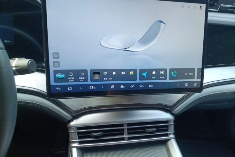 Used BYD Seal 2023 DM-i 1.5L 121km Luxury Model Audio And AC Panel