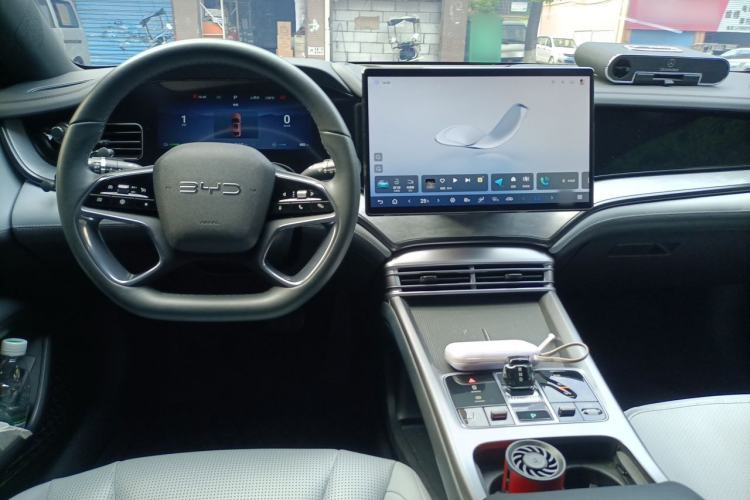 Used BYD Seal 2023 DM-i 1.5L 121km Luxury Model Center Console