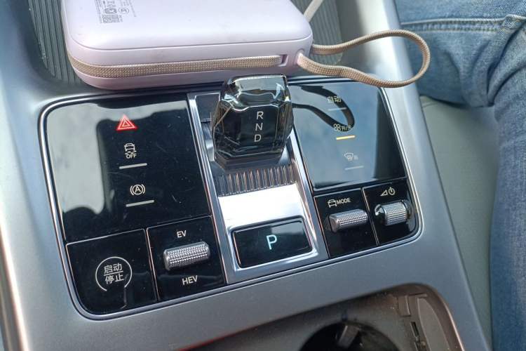 Used BYD Seal 2023 DM-i 1.5L 121km Luxury Model Gear Lever