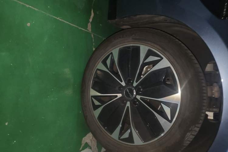 Used BYD Seal 2023 Champion Edition 550km Prestige Model Right Front Wheel Hub