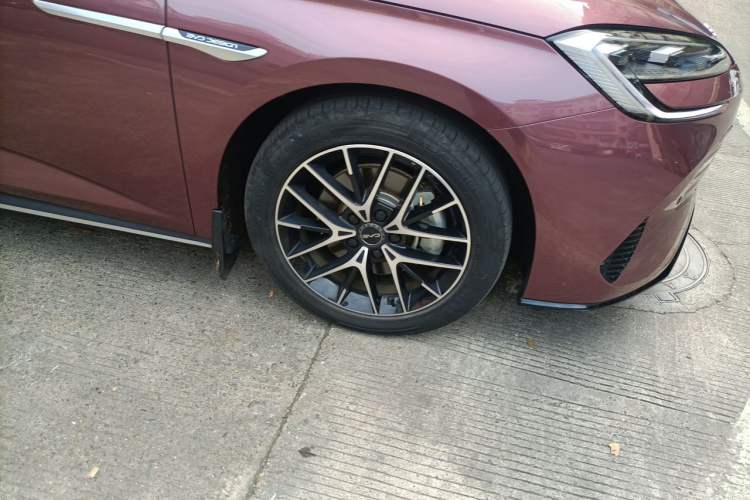 Used BYD Seal 2023 DM-i 1.5L 121km Luxury Model Right Front Wheel Hub