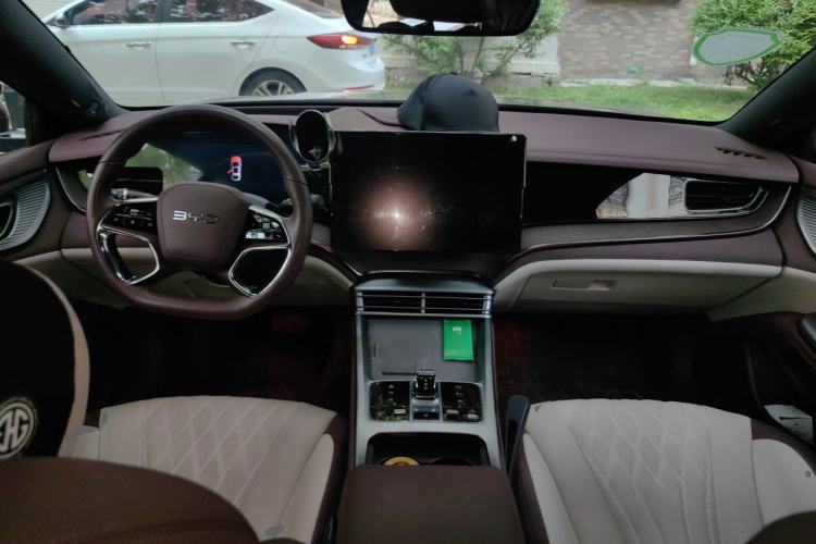 Used BYD Seal 2023 DM-i 1.5T 121km Flagship Model Center Console