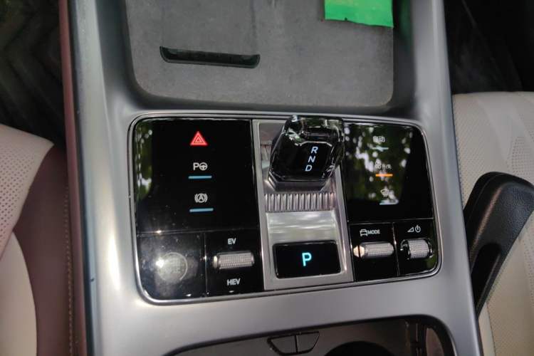 Used BYD Seal 2023 DM-i 1.5T 121km Flagship Model Gear Lever
