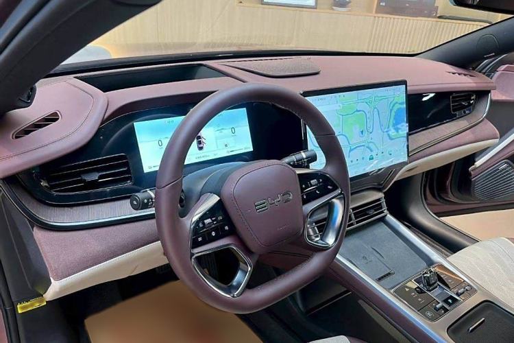 Used BYD Seal 2023 DM-i 1.5T 121km Flagship Model Interior 3
