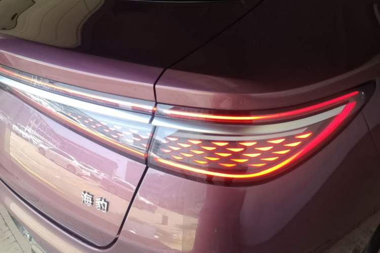 Used BYD Seal 2023 DM-i 1.5T 121km Prestige Model Right Rear Taillight