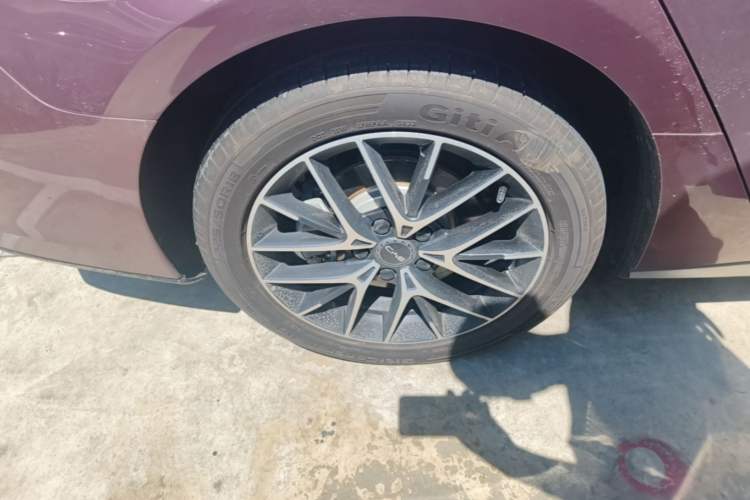 Used BYD Seal 2023 DM-i 1.5T 121km Prestige Model Right Rear Wheel Hub