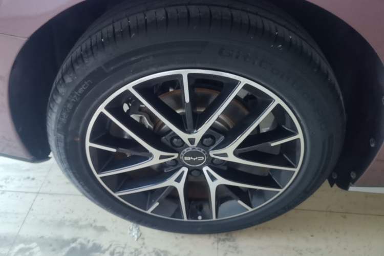 Used BYD Seal 2023 DM-i 1.5T 121km Prestige Model Right Rear Wheel Hub