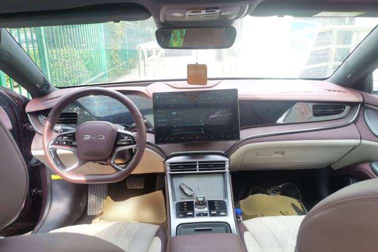 Used BYD Seal 2023 DM-i 1.5T 121km Flagship Model Center Console