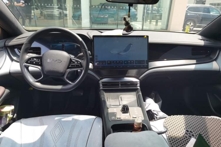 Used BYD Seal 2023 DM-i 1.5L 121km Luxury Model Center Console
