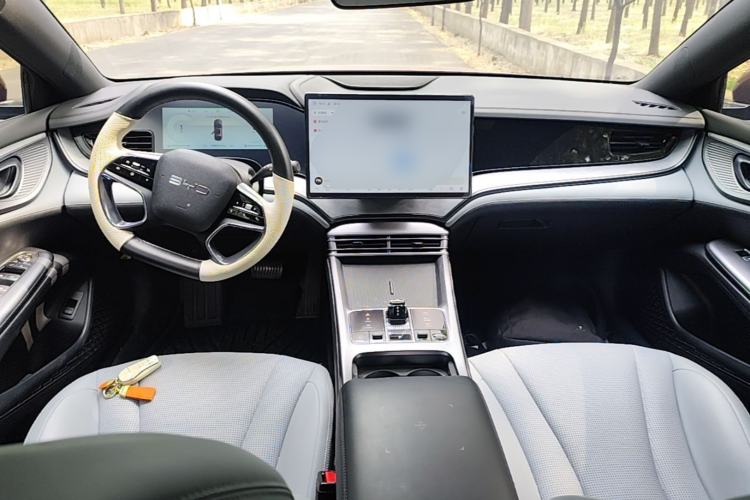 Used BYD Seal 2023 DM-i 1.5L 121km Luxury Model Center Console