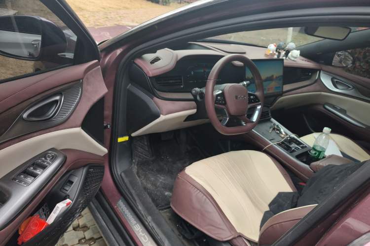 Used BYD Seal 2023 DM-i 1.5T 121km Flagship Model Driver Seat