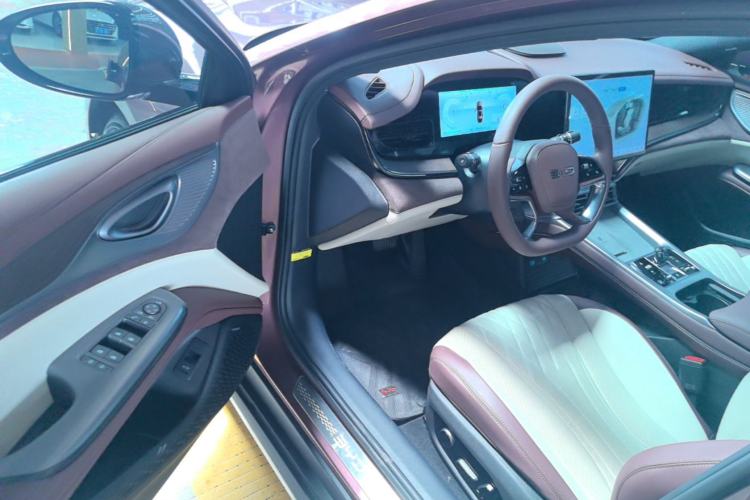 Used BYD Seal 2023 DM-i 1.5T 121km Flagship Model Driver Seat