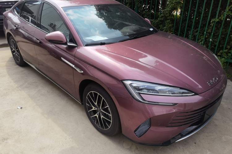 Used BYD Seal 2023 DM-i 1.5T 121km Flagship Model Front Right 45 Deg
