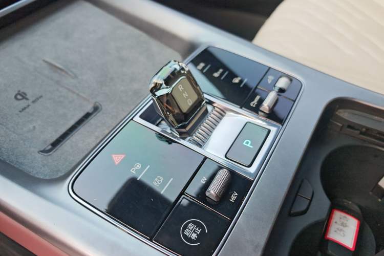 Used BYD Seal 2023 DM-i 1.5T 121km Flagship Model Gear Lever