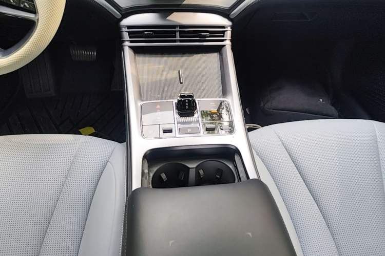 Used BYD Seal 2023 DM-i 1.5L 121km Luxury Model Gear Lever