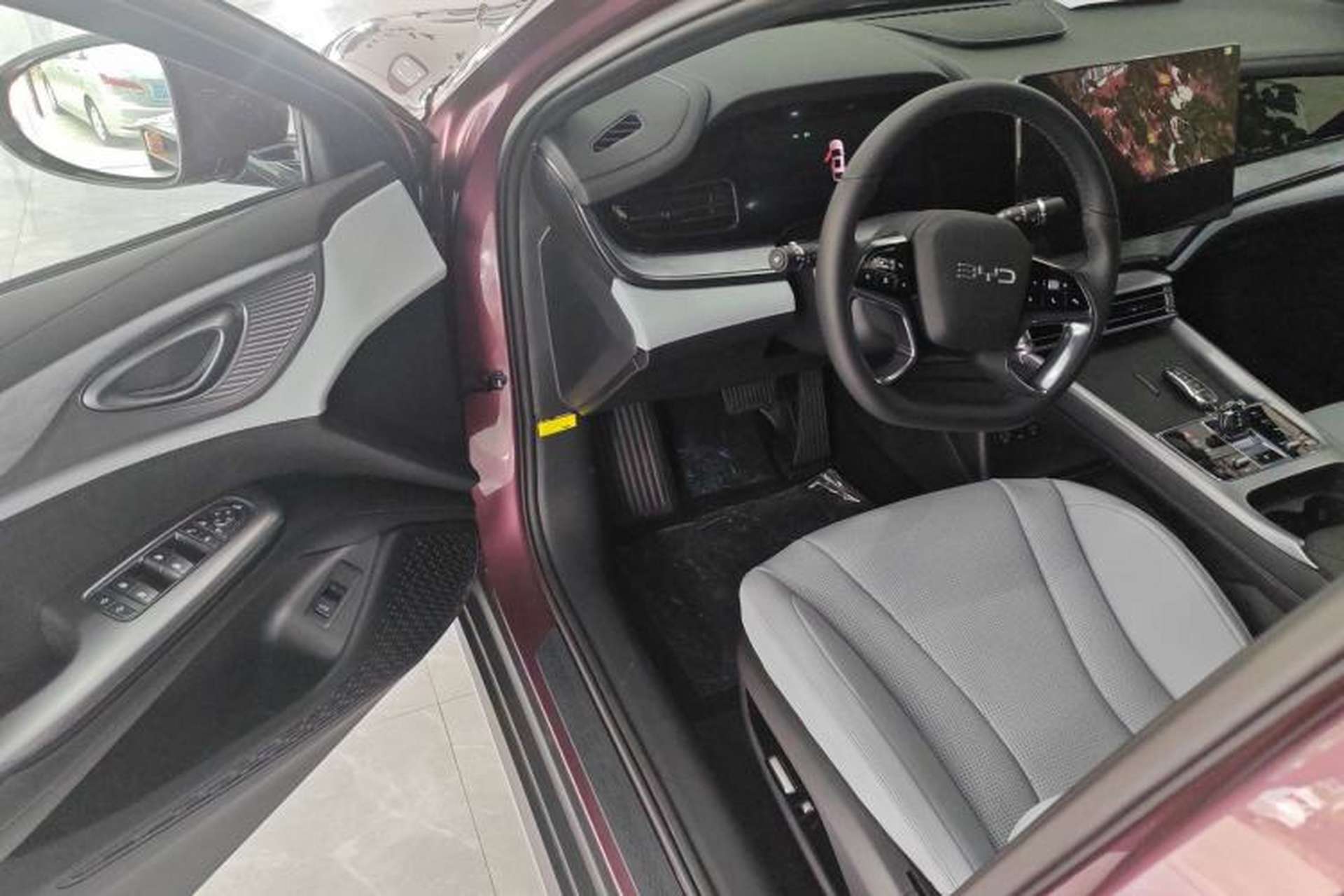 Used BYD Seal 2023 DM-i 1.5L 121km Luxury Model Interior 3