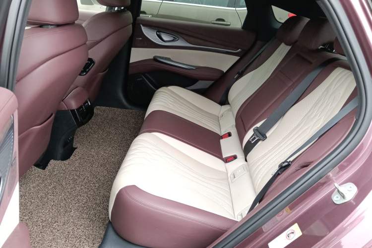 Used BYD Seal 2023 DM-i 1.5T 121km Flagship Model Interior 4