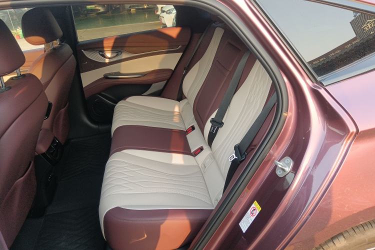 Used BYD Seal 2023 DM-i 1.5T 121km Flagship Model Interior 4